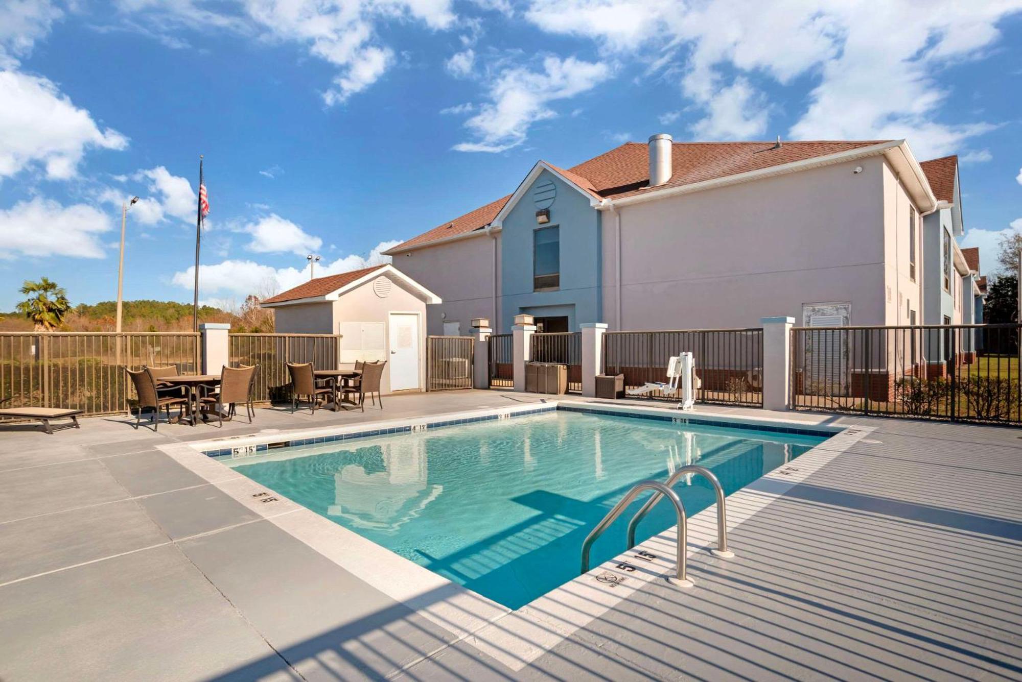 Livingston Comfort Inn מראה חיצוני תמונה